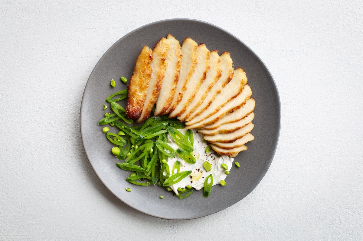 Pan-seared chicken with sugar snap peas